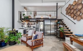 The Old Shop Loft Apt In The Heart Of Kalk Bay